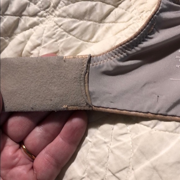 Victoria’s Secret beige adjustable straps bra - Picture 7 of 8